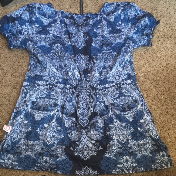 Peaches uniform xs scrub top. - Picture 5 of 7